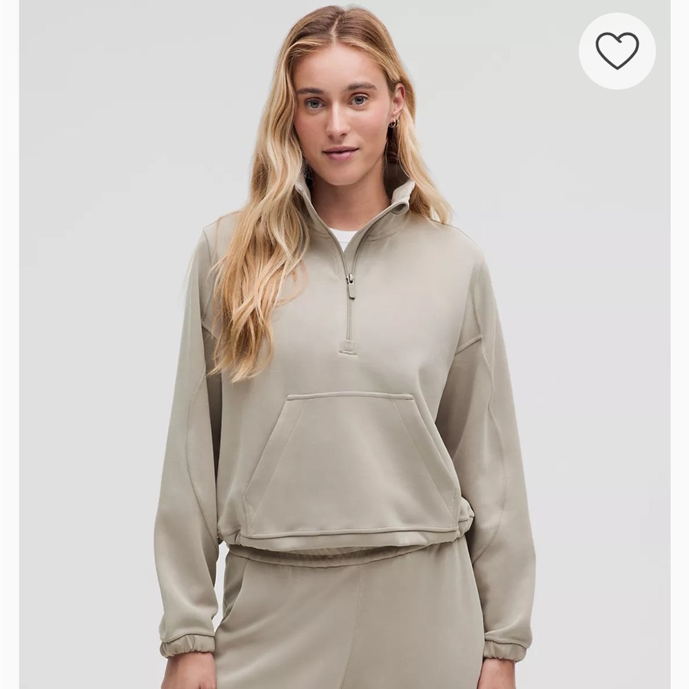 Lululemon Brushed Softstreme Half Zip Size 2, Ribbed detail pocket and sleeves